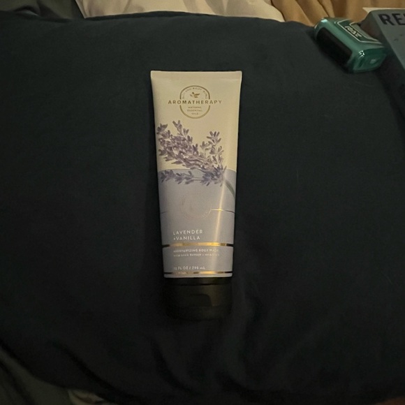 New! Bath & Body Works Aromatherapy Moisturizing Body Wash - Picture 6 of 8